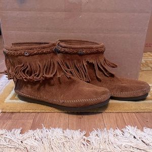 Minnetonka ankle boots 9.5